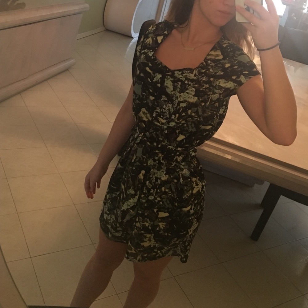 Esley Dress - Picture 3 of 4